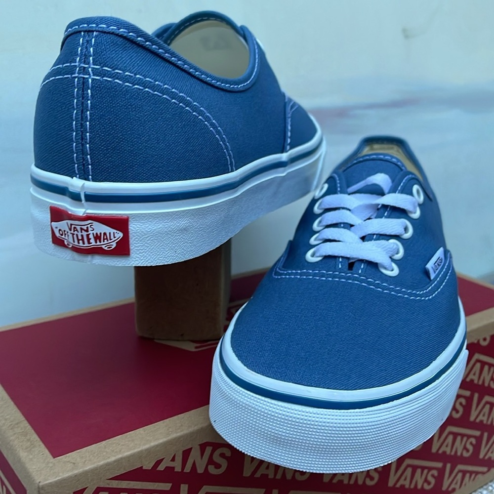 Vans Men’s Authentic Navy
VN000EE3NVY
Sneakers - Picture 10 of 16